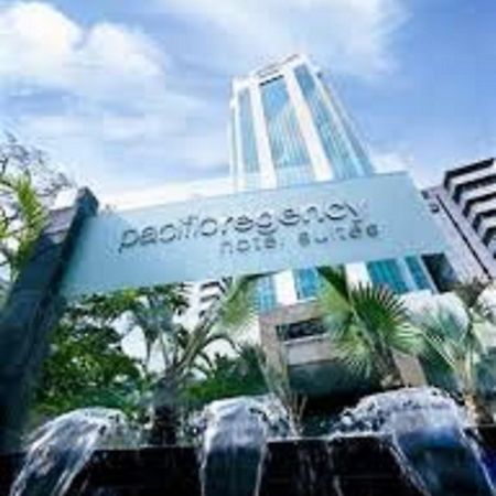 Pacific Regency Hotel Suites Kuala Lumpur Zewnętrze zdjęcie The entrance of the hotel