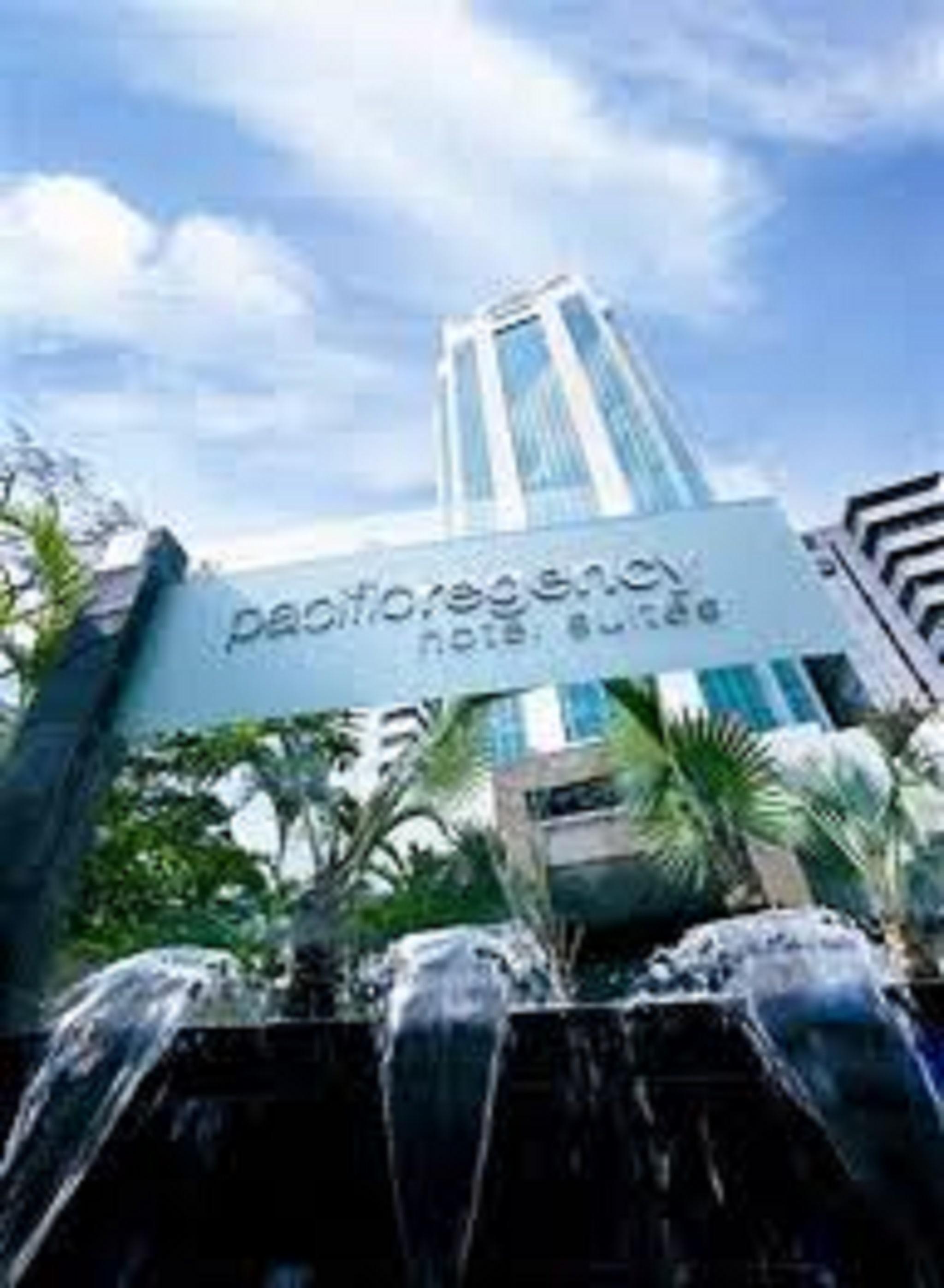Pacific Regency Hotel Suites Kuala Lumpur Zewnętrze zdjęcie The entrance of the hotel