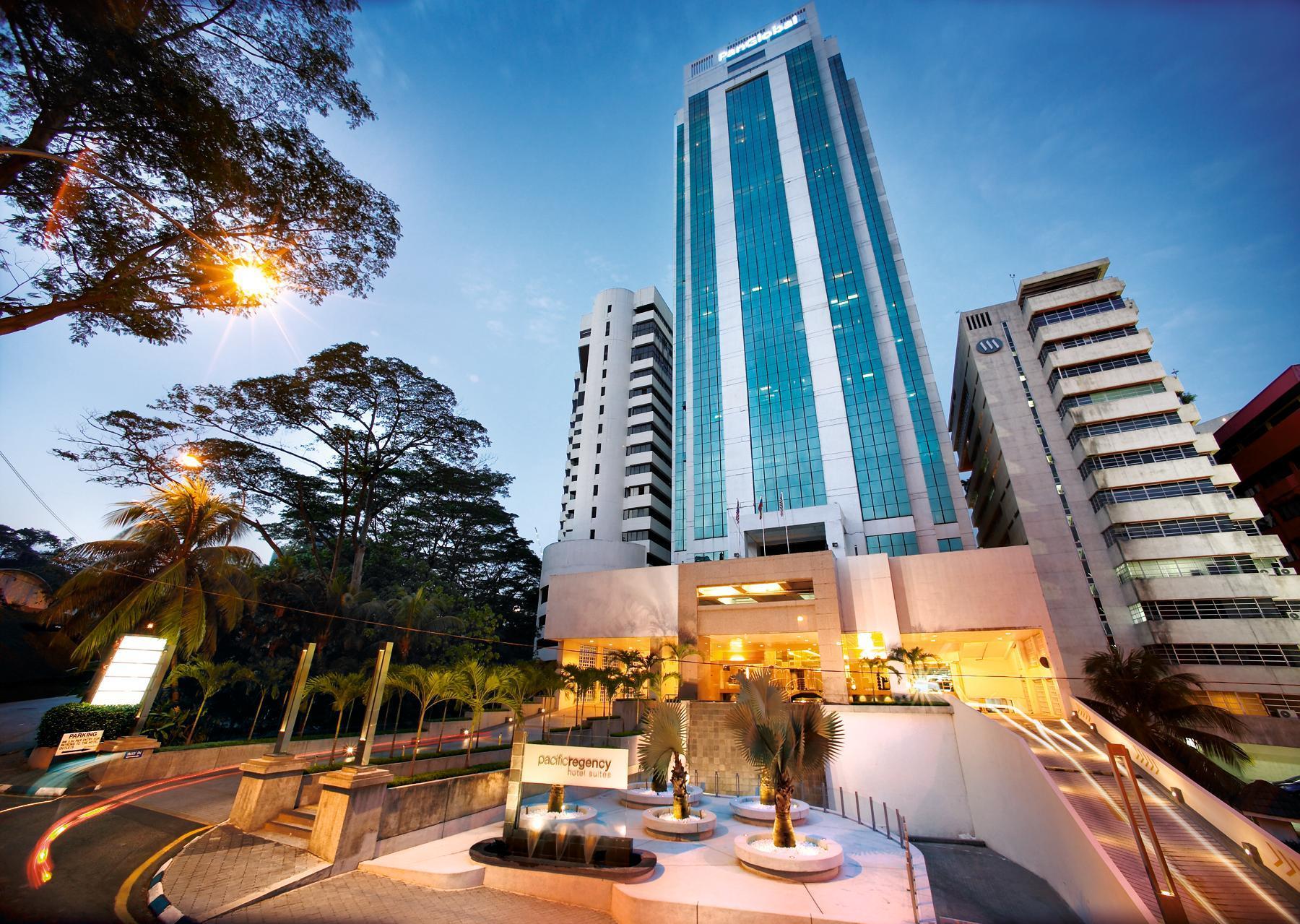 Pacific Regency Hotel Suites Kuala Lumpur Zewnętrze zdjęcie The hotel at night