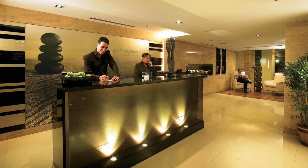 Pacific Regency Hotel Suites Kuala Lumpur Zewnętrze zdjęcie The reception desk at the Mandarin Oriental, London