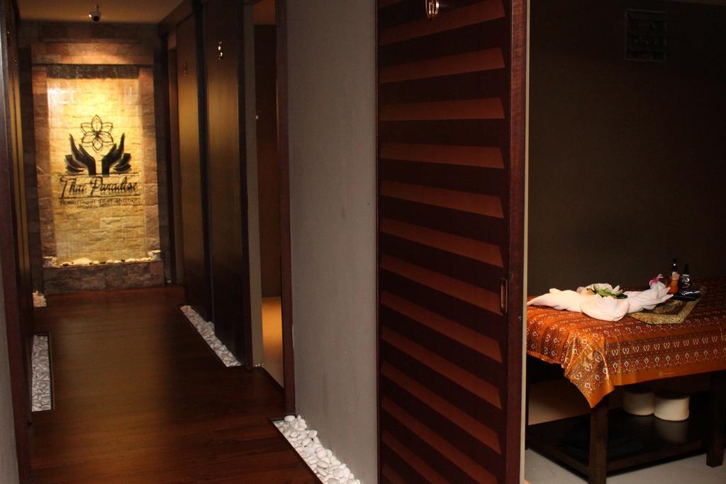 Pacific Regency Hotel Suites Kuala Lumpur Zewnętrze zdjęcie The interior of a Thai spa